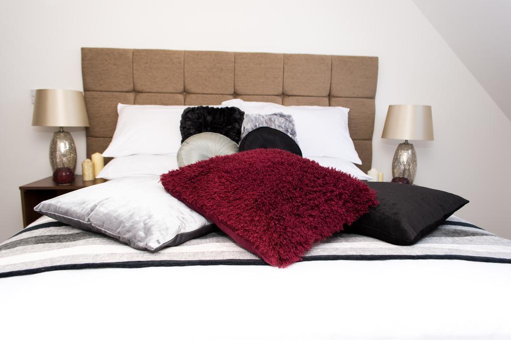 Trivelles Mayfair,Стокпорт Екстериор снимка