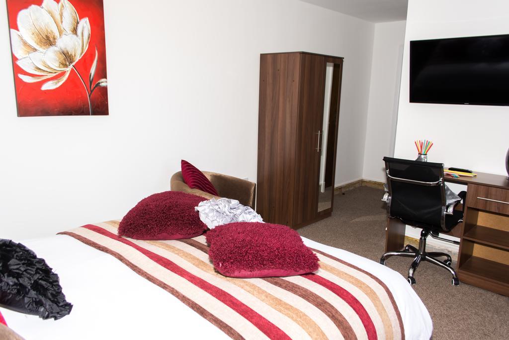 Trivelles Mayfair,Стокпорт Екстериор снимка