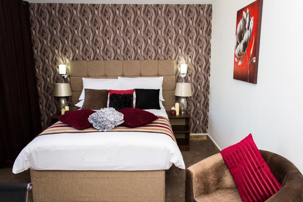 Trivelles Mayfair,Стокпорт Екстериор снимка