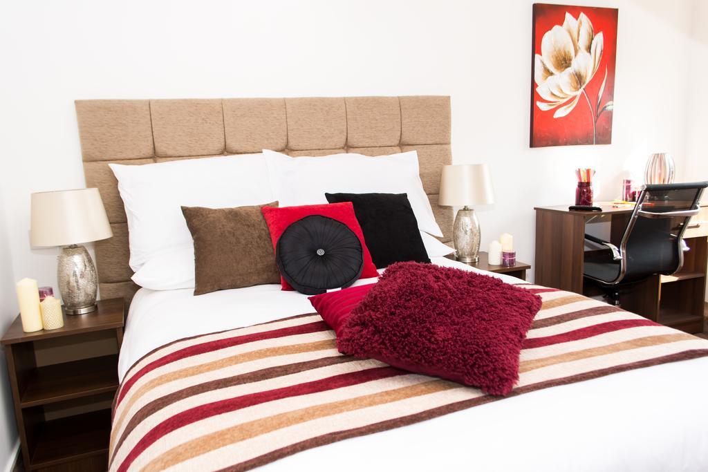 Trivelles Mayfair,Стокпорт Екстериор снимка