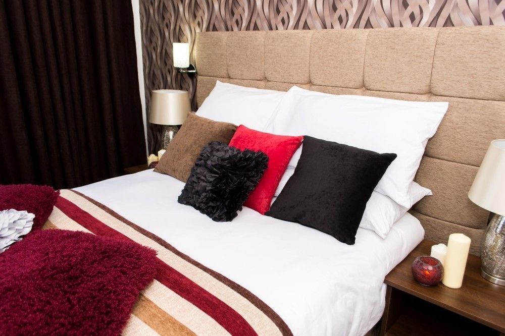 Trivelles Mayfair,Стокпорт Екстериор снимка